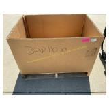 Small pallet with cardboard tote
