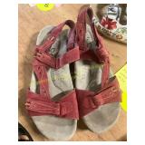 Womens Earth Origins Suede Size 8 Sandals