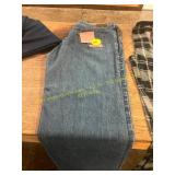 Men s Lee Relaxed Fit Size 38x30 Jeans