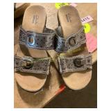 Womens 6.5 Clarks Slide Sandals