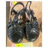 Size 8.5 Black Leather Clarks Sandals