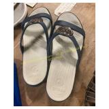 Navy Size 8 Circle Slide Sandals/Crocs