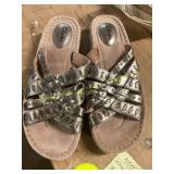 Womens 8.5 Clarks Metallic Slip On Sandals