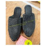 Size 10M Black Woven Leather Mule Flats