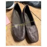 Clarks 9.5M Leather Slip On Loafers