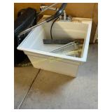 Laundry sink