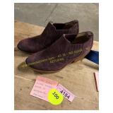 Womens 8M Sofft Ankle Suede Boots