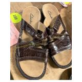 Size 7.5M Womens Croc Embossed Sandals
