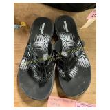 Womens Size 8 Clarks Breeze Sea Sandals