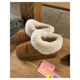 Womens Size 6 (36) Cozy Plush Platform Slippers
