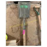 Truper 33580 Tru Tough Square Point Shovel