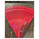 Ace leaf rake