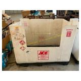 Plastic tote and pallet