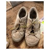 Womens Size 8 Skechers Relaxed Fit Sneakers
