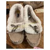 Womens Size 9 Nautica Slippers