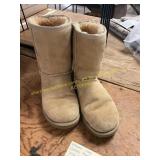 Womens UGG Size 8 Boots