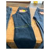 Size 33x32 Mens Levi Slimming Jeans