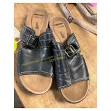 Size 8.5 Leather Clarks Sandals