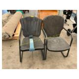 2 ct. Metal lawn chairs, drying rack