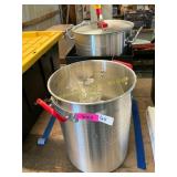 Gas cooker and pans