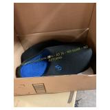 Mens Slippers size 10.5