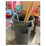 2ct Trashcans with Poles