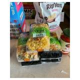 Pasta Farfalle 4ct, macaroni noodles, marinara 2ct