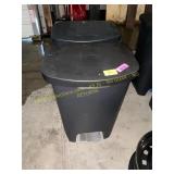 2 ct trash cans