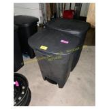 2 ct trash cans