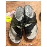 Womens 8M Baretraps Slip On Sandals