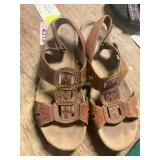 Size 9.5 Clarks Leisa Vine Slingback Sandals