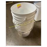 4 ct. plastic buckets