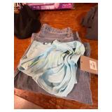 S blue tank top & size 2 jeans