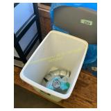 Rubbermaid 9 gal White Plastic Trash Can, Selkirk