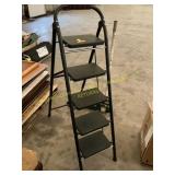 Folding step ladder