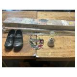2ct Laminate Flooring, Dansko Size 42 shoes
