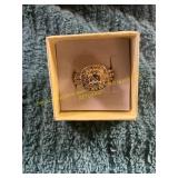 Unverified Size 8 Ladies Gold + Diamond Ring