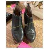 Size 39/9 Dansko Leather Block Heel Booties