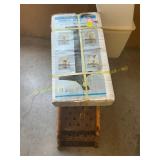 Car ramps, pedestal stand