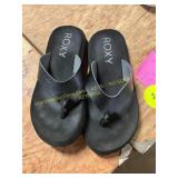 Womens Roxy Flip Flops 7.5?