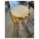 2 ct small round tables