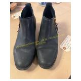 Womens Size 8 UGG Leather Ankle Boots