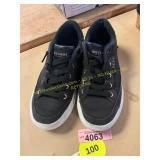 Womens Size 7 Arch Fit Sneakers