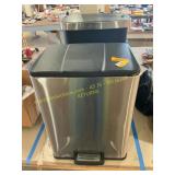 2 ct. trash cans