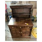 Hutch with top