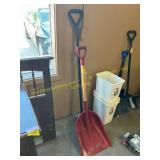 Plastic scoop, scraper