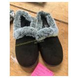 Womens 8.5 Skechers Cozy Campfire Slippers