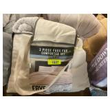 Frye queen comforter set