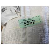 Well home white towels, 2ct