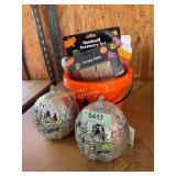 Halloween lot: creepy cloth, handcuffs, pumpkins